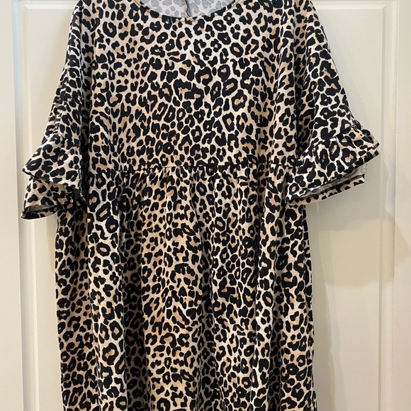 SALE 3/$45 👀 - Picture 2 of 4